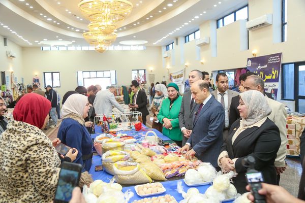 جانب من افتتاح المعرض 