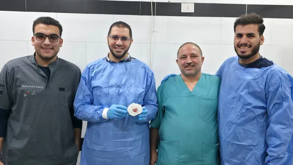 جانب من العملية الجراحية 