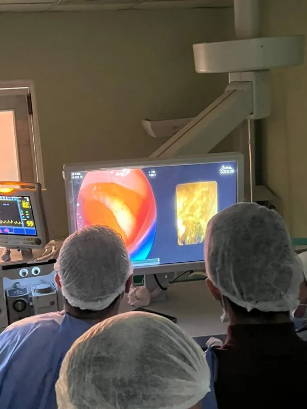 جانب من العملية الجراحية 