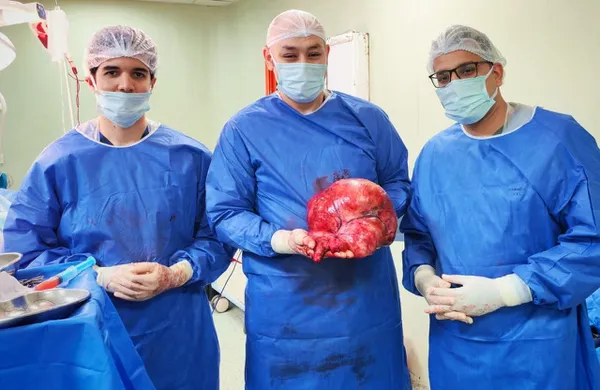 جانب من العملية الجراحية 