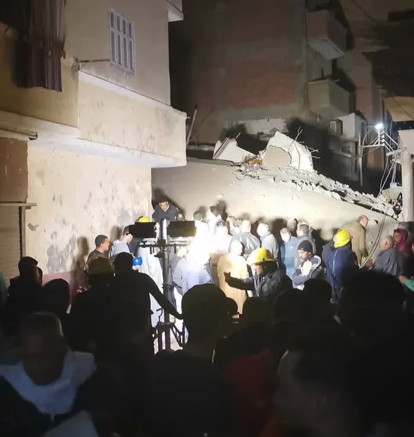 جانب من انهيار المنزل