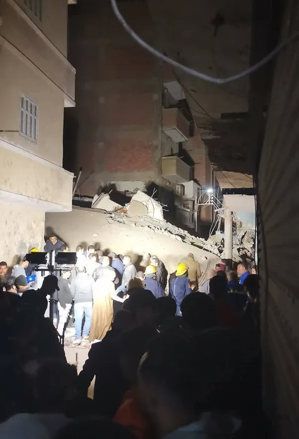 جانب من انهيار المنزل