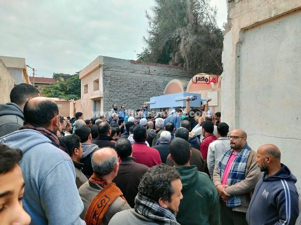 جانب من تشييع الجنازة 