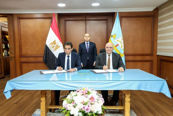 جانب من توقيع الاتفاقية 