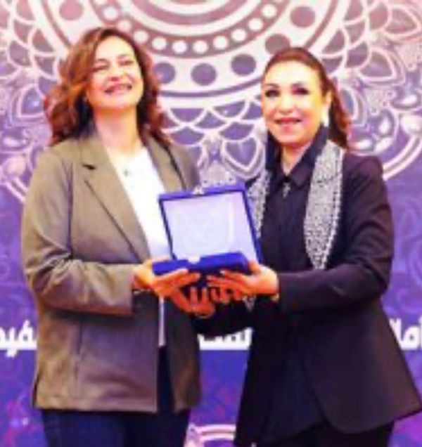 جوائز الإعلامية آمال العمدة 