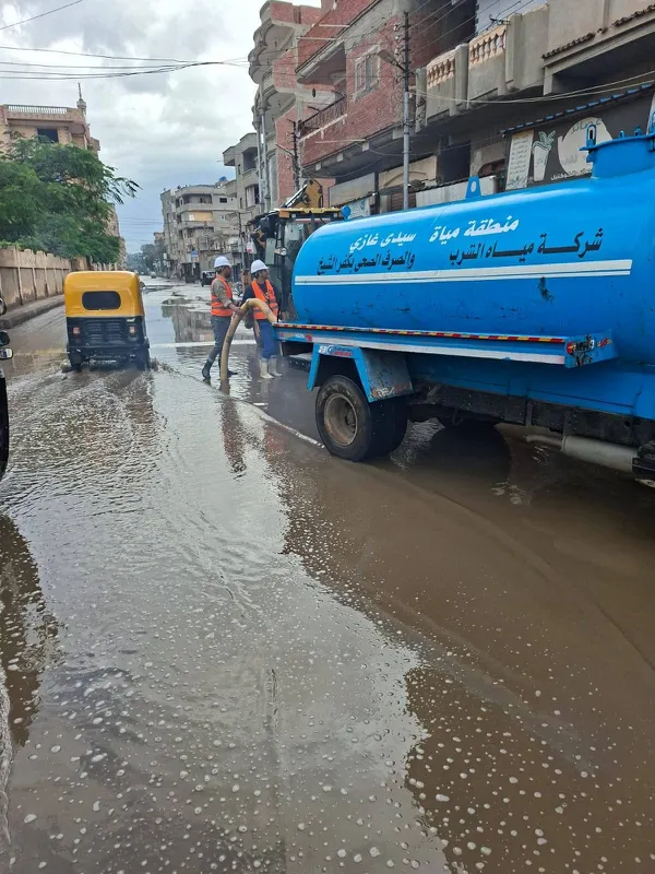 كسح مياه الأمطار بشوارع كفر الشيخ  
