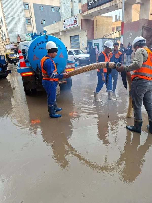 كسح مياه الأمطار بشوارع كفر الشيخ  