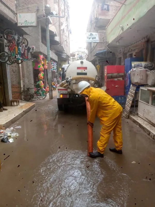 كسح مياه الأمطار بشوارع كفر الشيخ  