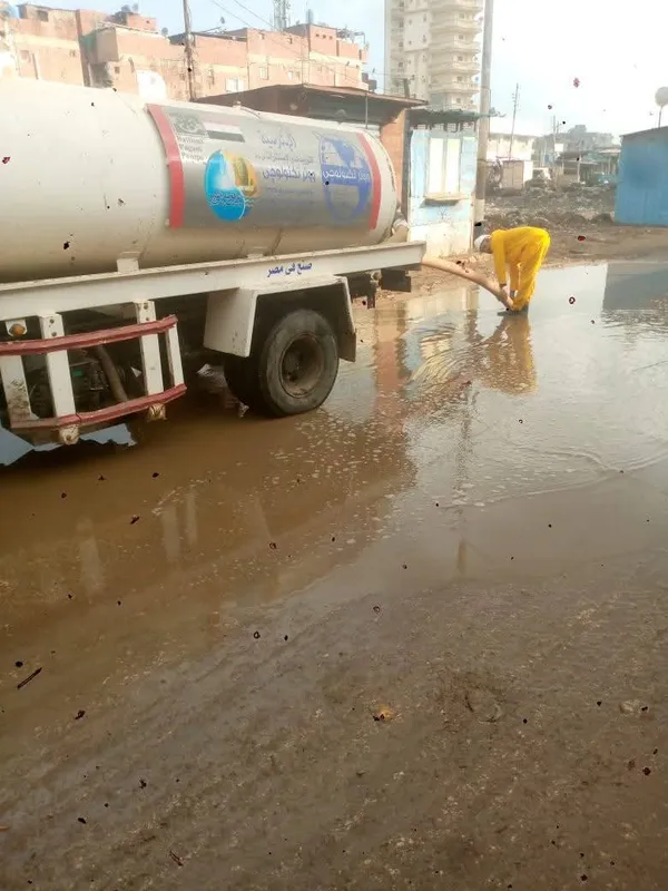 كسح مياه الأمطار بشوارع كفر الشيخ  