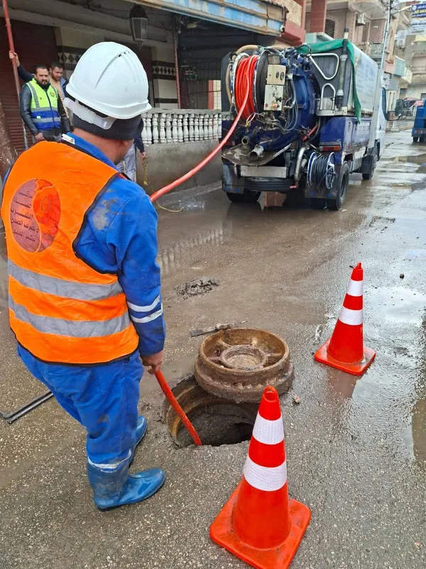 كسح مياه الأمطار بشوارع كفر الشيخ  