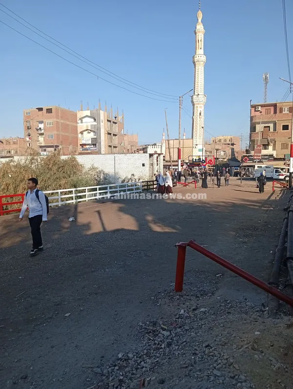 كوبري دشنا بعد منع الباعة الجائلين 