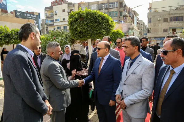 محافظ كفرالشيخ يتفقد مدارس التربية الخاصة ويوزّع هدايا على طلابها بمناسبة اليوم العالمي لذوي الهمم