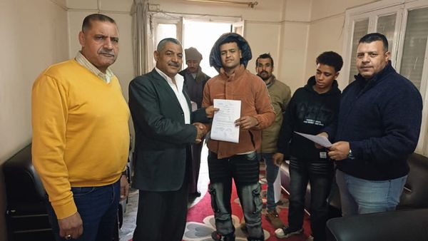 تسليم عقود العمل 