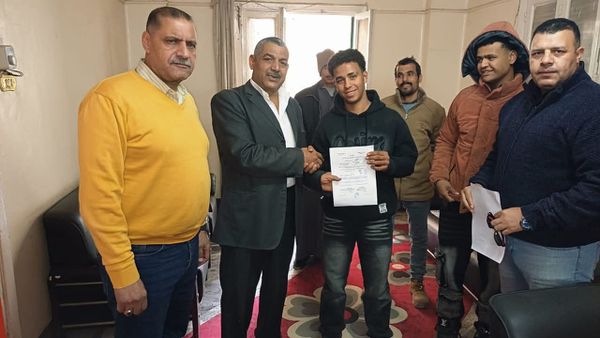 تسليم عقود العمل 