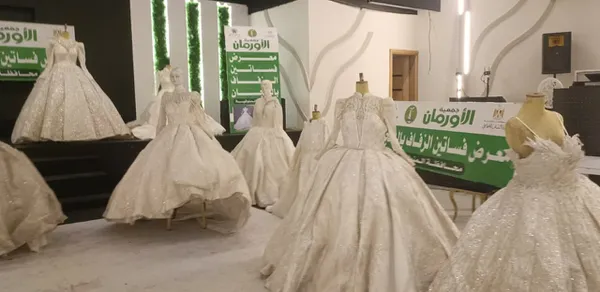 توزيع فساتين