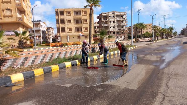 جانب من كسح مياه الأمطار  