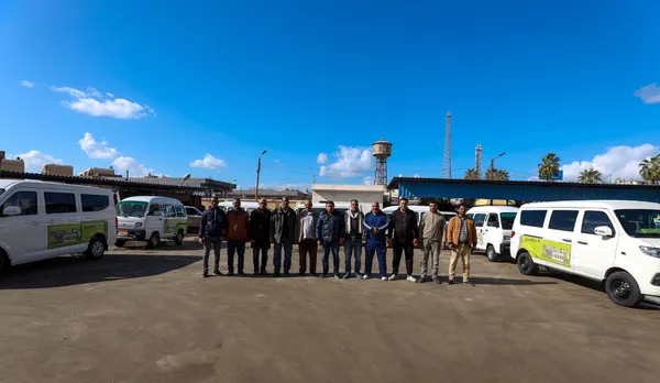 محافظ كفرالشيخ يعتمد تحديث مشروع «السيرفيس» الجديد طبقًا للهوية البصرية للمحافظة