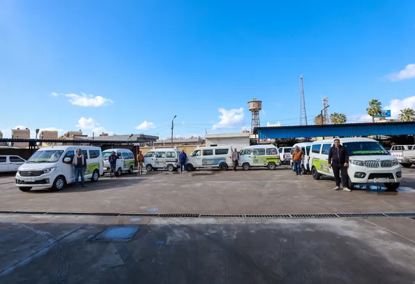 محافظ كفرالشيخ يعتمد تحديث مشروع «السيرفيس» الجديد طبقًا للهوية البصرية للمحافظة