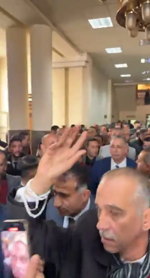 نقيب المحامين داخل نيابة النزهة