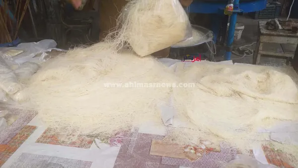 إقبال على شراء الكنافة والقطائف بأسواق كفر الشيخ 