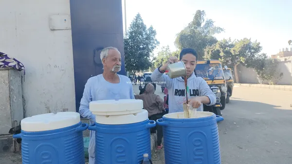 العم حسني بائع المشروبات الشعبية 