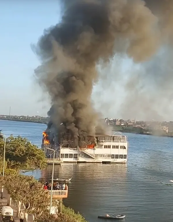 جانب من الحريق 