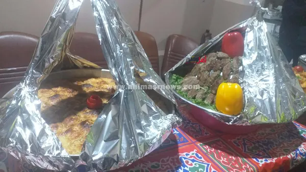 جانب من تجهيز الوجبات 