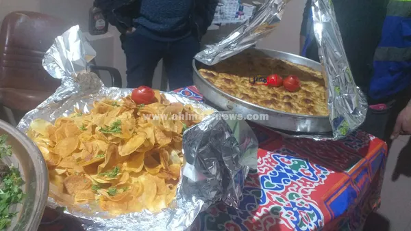 جانب من تجهيز الوجبات 