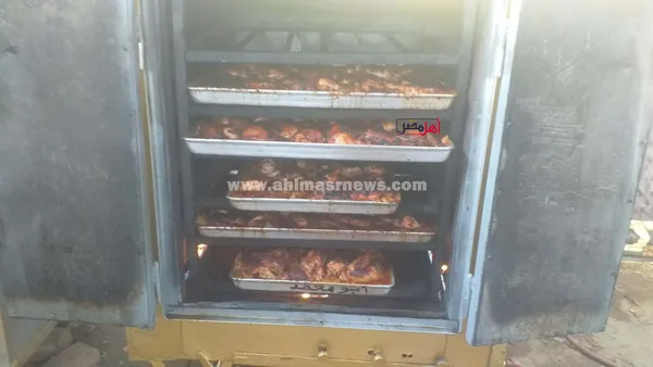 جانب من تجهيز الوجبات 