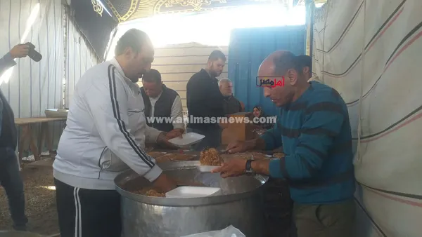 جانب من تجهيز الوجبات 