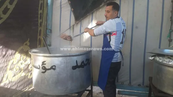 جانب من تجهيز الوجبات 