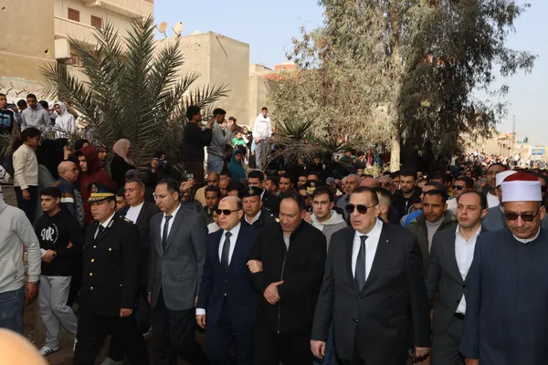 جانب من تشييع الجنازة 