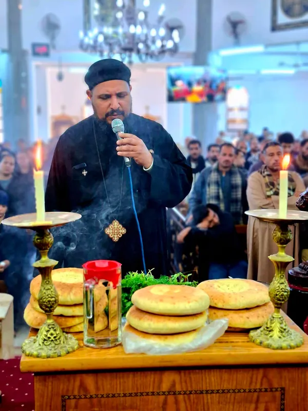 جانب من صلاة الثالث 