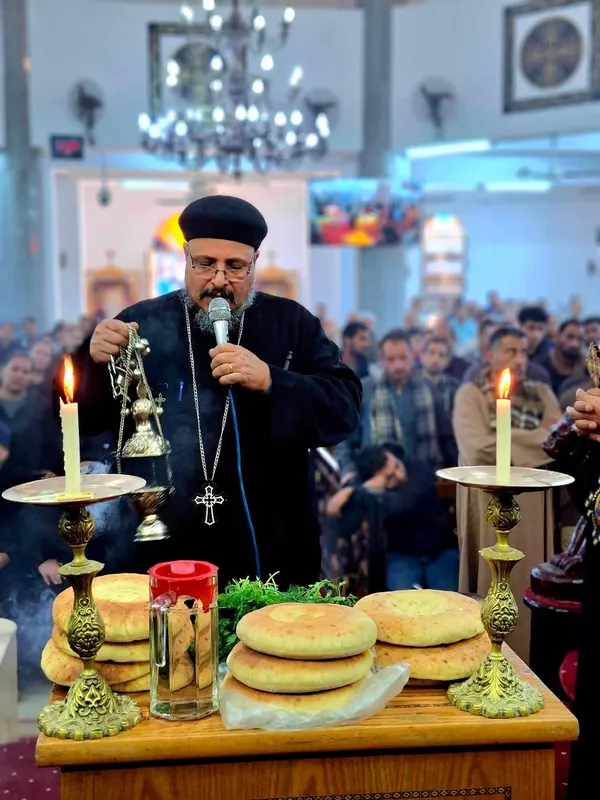 جانب من صلاة الثالث 