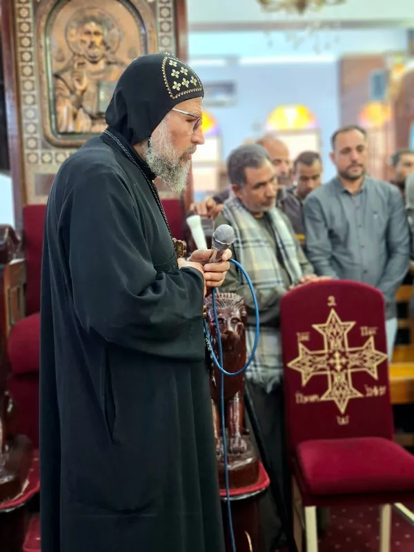 جانب من صلاة الثالث 