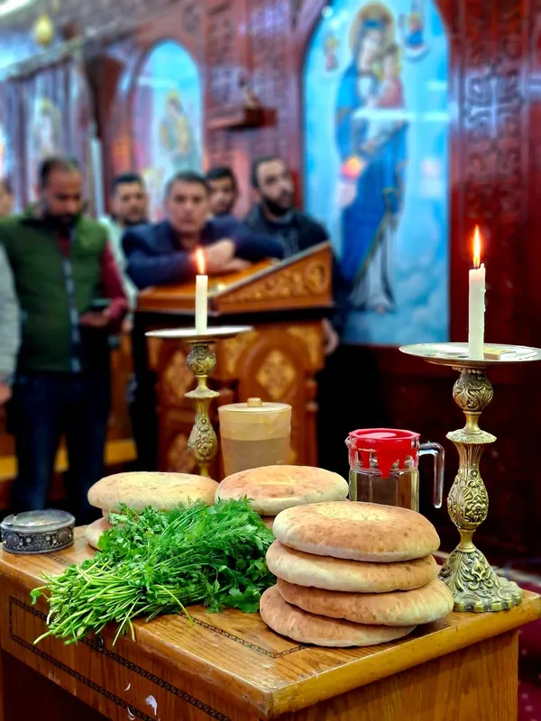 جانب من صلاة الثالث 