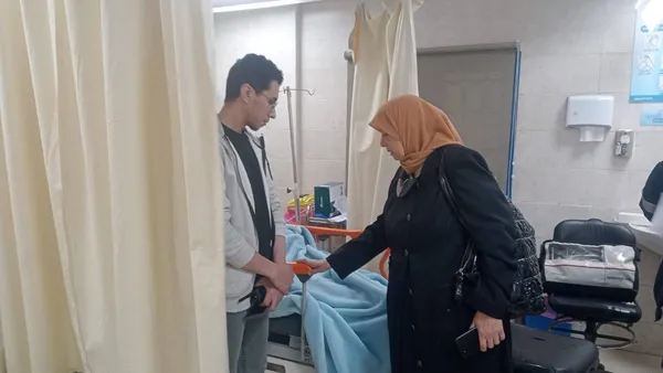  عاجلة لاسر الضحايا … مديرة  العمل تزور مصابي حادث جنوب بورسعيد 