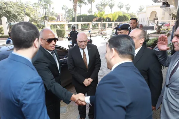 محافظ كفر الشيخ الجديد يصل إلى ديوان عام المحافظة لمباشرة عمله 