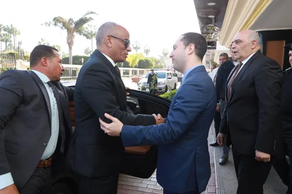 محافظ كفر الشيخ الجديد يصل إلى ديوان عام المحافظة لمباشرة عمله 