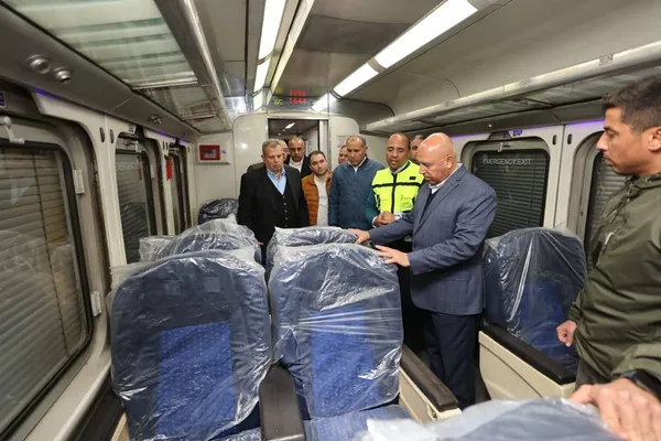 وزير النقل فى ورش كوم أبو راضى الصناعية 