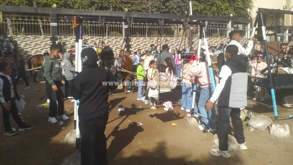 إقبال على الملاهي الشعبية بكفر الشيخ 