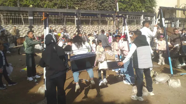 إقبال على الملاهي الشعبية بكفر الشيخ 