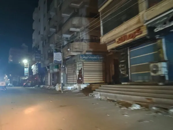 التزام المحال التجارية بقرار الغلق في كفر الشيخ 