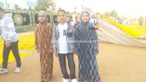 العيد فرحة.. الآباء يصطحبون صغارهم لأداء صلاة العيد بكفر الشيخ 
