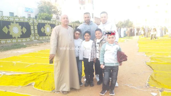 العيد فرحة.. الآباء يصطحبون صغارهم لأداء صلاة العيد بكفر الشيخ 