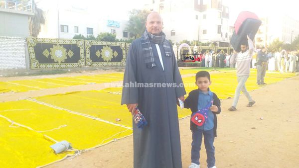 العيد فرحة.. الآباء يصطحبون صغارهم لأداء صلاة العيد بكفر الشيخ 