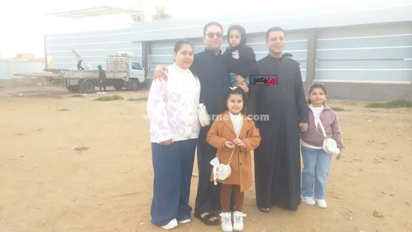 العيد فرحة.. الآباء يصطحبون صغارهم لأداء صلاة العيد بكفر الشيخ 