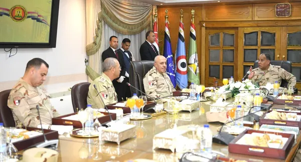 الفريق  أشرف سالم زاهر الفريق  أشرف سالم زاهر القائد العام للقوات المسلحة وزير الدفاع والإنتاج الحربى