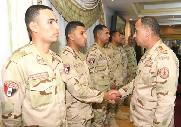 الفريق  أشرف سالم زاهر الفريق  أشرف سالم زاهر القائد العام للقوات المسلحة وزير الدفاع والإنتاج الحربى