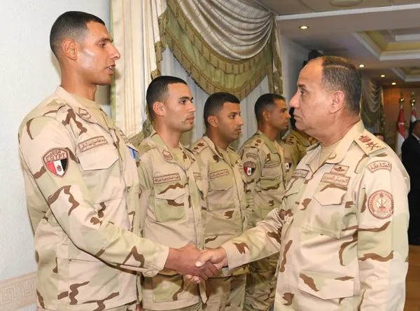 الفريق  أشرف سالم زاهر الفريق  أشرف سالم زاهر القائد العام للقوات المسلحة وزير الدفاع والإنتاج الحربى